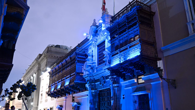 Torre Tagle se ilumina de azul en conmemoración del Día Mundial del Refugiado