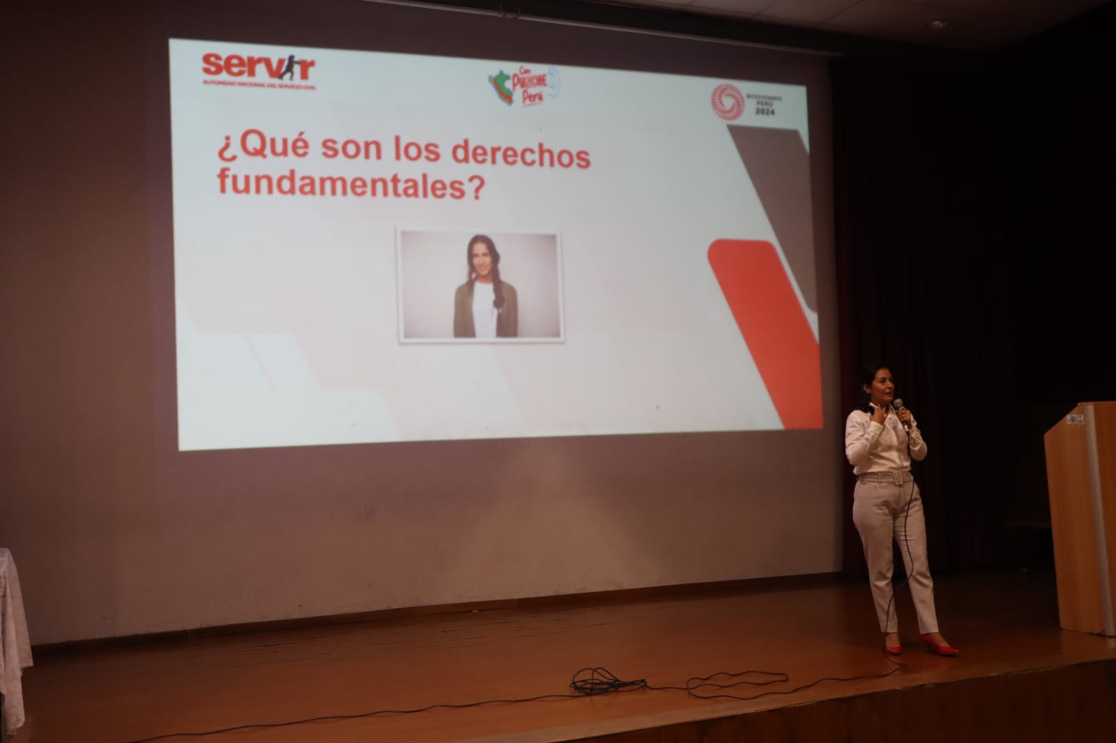 Presidente de SERVIR: “Los derechos fundamentales laborales  de los servidores públicos deben cumplirse”