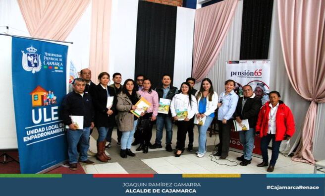 📌En trabajo coordinado entre la Unidad Local de Empadronamiento (ULE) y Pensión 65, se realizó el taller de "Fortalecimiento de Capacidades a Los Actores Locales para la gestión del programa Pensión 65".
🗣La coordinadora de la Unidad Territorial de Pensión 65, Katia Rojas Barrantes, fue la encargada de brindar la capacitación y mejorar las capacidades de todos los involucrados.