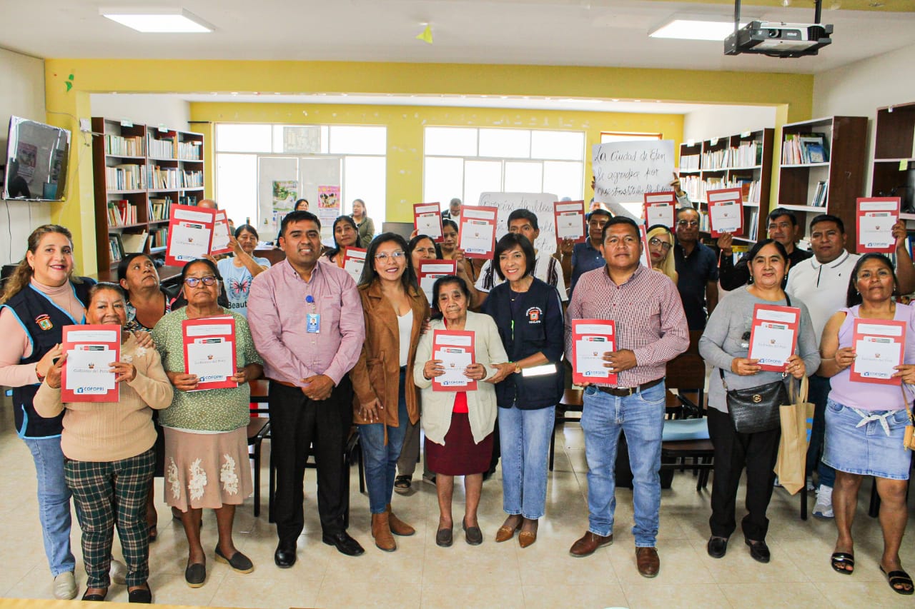 entrega de titulos en monsefu 4