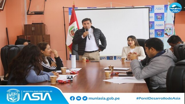 El distrito de Asia se prepara para celebrar su 60º aniversario de creación política, y precisamente en sesión extraordinaria se aprobó por unanimidad la conformación de la Comisión de Fiesta 2024, integrado por los siguientes funcionarios:
Presidente: Ing. Sthefani Aburto Zevallos – Gerente de Desarrollo Económico Local.
Secretario:  Cap. PNP (r) Jesús Grimaldo Arias Campos - Sub Gerente de Seguridad Ciudadana y Serenazgo
Tesorera: C.P.C. María Palacio Castro – Sub Gerente de Tesorería.
Vocal: Ing. Pol Zavala Villalobos – Sub Gerente de Informática y Estadística.
Vocal: Lic. Juan Delzo Huisa – Sub Gerente de Comunicaciones.
De esta manera, a través del Acuerdo de Concejo Nº055-2024/ MDA, quedó conformado la comisión de fiesta para que organice las actividades cívicas, deportivas, religiosas y protocolares por los 60º aniversario, que se celebra el 24 de julio del presente año.
#MunicipalidadDistritalDeAsia
#PorelDesarrollodeAsia
#IsaiasAlcantaraAlcaldedeAsia