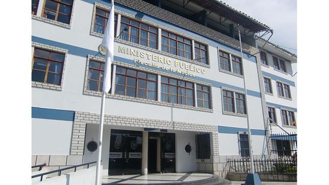 A cadena perpetua fue condenado C. P. Y. como autor del concurso real de delitos de violación sexual de menor y tocamientos indebidos, en agravio de una niña que, en el momento de los hechos, tenía 7 años de edad. 

Durante el juicio oral, el fiscal adjunto provincial de la Primera Fiscalía Provincial Penal de Chota, Edilberto Lobato Rodríguez, logró acreditar que el acusado abusó sexualmente de la menor en tres o cuatro oportunidades desde diciembre de 2009, también le realizó tocamientos indebidos el 8 de enero de 2015, en la provincia de Chota.

El ahora sentenciado aprovechó su parentesco con la pequeña y que habitaban en el mismo domicilio para abusar de ella y, luego, la amenazó con matarla si es que relataba lo ocurrido a su madre.

Como parte de la condena obtenida por el Ministerio Público el acusado deberá también pagar una reparación civil de S/ 10 000 a favor de la víctima.