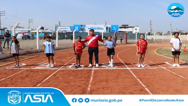 El alcalde Isaias Alcántara Malásquez, realizó la inauguración  de los Juegos Escolares 2024, donde directores y alumnos de las diversas instituciones educativas de la zona norte de la provincia de Cañete estuvieron presentes.
Esta actividad deportiva tuvo como escenario el flamante estadio municipal de Capilla de Asia, que cuenta moderna pista atlética  y espacio para diferentes eventos.
En su intervención el burgomaestre asiano, agradeció la invitación, saludó y felicitó a la  institución educativa Nº20123 Capilla de Asia "Anfitriona " y sede de los Juegos Escolares 2024, además se dirigió a los alumnos participantes a poner lo mejor de cada uno para lograr el triunfo que cada uno se proponga.  
#PorelDesarrollodeAsia
#IsaiasAlcantaraAlcaldedeAsia
#MunicipalidadDistritalDeAsia
