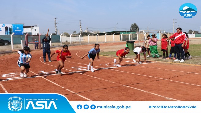 El alcalde Isaias Alcántara Malásquez, realizó la inauguración  de los Juegos Escolares 2024, donde directores y alumnos de las diversas instituciones educativas de la zona norte de la provincia de Cañete estuvieron presentes.
Esta actividad deportiva tuvo como escenario el flamante estadio municipal de Capilla de Asia, que cuenta moderna pista atlética  y espacio para diferentes eventos.
En su intervención el burgomaestre asiano, agradeció la invitación, saludó y felicitó a la  institución educativa Nº20123 Capilla de Asia "Anfitriona " y sede de los Juegos Escolares 2024, además se dirigió a los alumnos participantes a poner lo mejor de cada uno para lograr el triunfo que cada uno se proponga.  
#PorelDesarrollodeAsia
#IsaiasAlcantaraAlcaldedeAsia
#MunicipalidadDistritalDeAsia