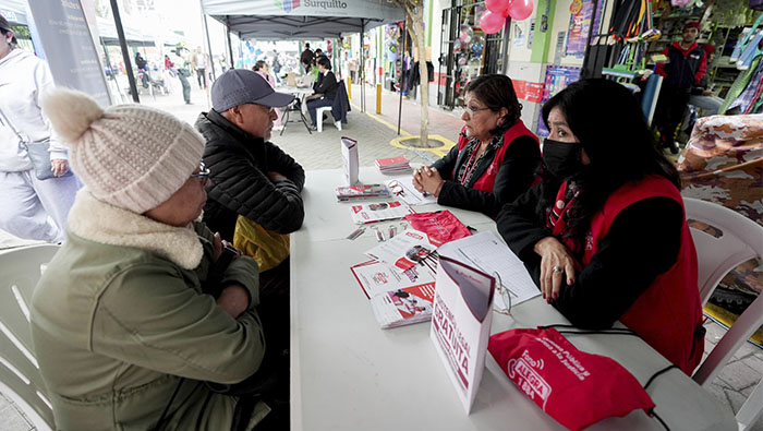 Vecinos participan en campaña gratuita "Justicia en tu barrio".