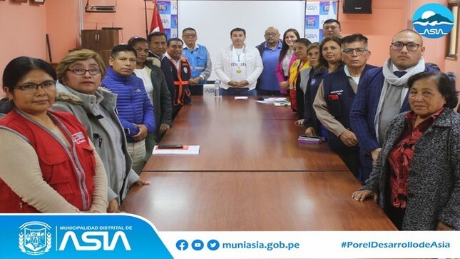 Con la presencia del Alcalde y Presidente del Comité de Seguridad Ciudadana (CODISEC), Isaías Alcántara Malásquez y los demás miembros, se llevó a cabo la “Tercera Sesión Ordinaria” en el auditorio de la Municipalidad Distrital de Asia. 
Además, nuestro alcalde tomó juramento al Ing. Alex Iván Tupac Gamboa, Gerente de Desarrollo Urbano y Rural de la MDA, como integrante del CODISEC - Asia.
Asistieron a la reunión Sandra Mundaca, coordinadora del Centro de Emergencia Mujer (CEM) ;  el Representante del Comisario del Distrito de Asia; la Dra. Karina Gereda Canelo, Jefa de la Micro Red de Salud Asia – Coayllo; el Lic. Donald Aguilar Sánchez, Director de la I.E.P. Nº20123 Capilla de Asia; el Sr. Pedro Aucasime Dueñas, Sub Gerente de Defensa Civil y el Cap. PNP Jesús Grimaldo AriasCampos, Sub Gerente de Seguridad Ciudadana y Serenazgo.
Finalmente, el alcalde Isaías Alcántara reafirmó el compromiso de seguir trabajando articuladamente por la seguridad y el desarrollo del distrito de Asia.
#MunicipalidadDistritalDeAsia
#PorelDesarrollodeAsia
#IsaiasAlcantaraAlcaldedeAsia