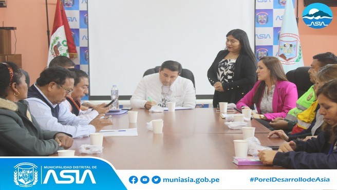 Con la presencia del Alcalde y Presidente del Comité de Seguridad Ciudadana (CODISEC), Isaías Alcántara Malásquez y los demás miembros, se llevó a cabo la “Tercera Sesión Ordinaria” en el auditorio de la Municipalidad Distrital de Asia. 
Además, nuestro alcalde tomó juramento al Ing. Alex Iván Tupac Gamboa, Gerente de Desarrollo Urbano y Rural de la MDA, como integrante del CODISEC - Asia.
Asistieron a la reunión Sandra Mundaca, coordinadora del Centro de Emergencia Mujer (CEM) ;  el Representante del Comisario del Distrito de Asia; la Dra. Karina Gereda Canelo, Jefa de la Micro Red de Salud Asia – Coayllo; el Lic. Donald Aguilar Sánchez, Director de la I.E.P. Nº20123 Capilla de Asia; el Sr. Pedro Aucasime Dueñas, Sub Gerente de Defensa Civil y el Cap. PNP Jesús Grimaldo AriasCampos, Sub Gerente de Seguridad Ciudadana y Serenazgo.
Finalmente, el alcalde Isaías Alcántara reafirmó el compromiso de seguir trabajando articuladamente por la seguridad y el desarrollo del distrito de Asia.
#MunicipalidadDistritalDeAsia
#PorelDesarrollodeAsia
#IsaiasAlcantaraAlcaldedeAsia