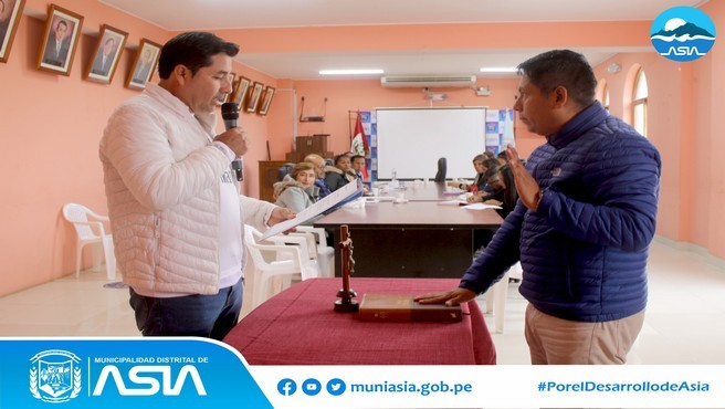 Con la presencia del Alcalde y Presidente del Comité de Seguridad Ciudadana (CODISEC), Isaías Alcántara Malásquez y los demás miembros, se llevó a cabo la “Tercera Sesión Ordinaria” en el auditorio de la Municipalidad Distrital de Asia. 
Además, nuestro alcalde tomó juramento al Ing. Alex Iván Tupac Gamboa, Gerente de Desarrollo Urbano y Rural de la MDA, como integrante del CODISEC - Asia.
Asistieron a la reunión Sandra Mundaca, coordinadora del Centro de Emergencia Mujer (CEM) ;  el Representante del Comisario del Distrito de Asia; la Dra. Karina Gereda Canelo, Jefa de la Micro Red de Salud Asia – Coayllo; el Lic. Donald Aguilar Sánchez, Director de la I.E.P. Nº20123 Capilla de Asia; el Sr. Pedro Aucasime Dueñas, Sub Gerente de Defensa Civil y el Cap. PNP Jesús Grimaldo AriasCampos, Sub Gerente de Seguridad Ciudadana y Serenazgo.
Finalmente, el alcalde Isaías Alcántara reafirmó el compromiso de seguir trabajando articuladamente por la seguridad y el desarrollo del distrito de Asia.
#MunicipalidadDistritalDeAsia
#PorelDesarrollodeAsia
#IsaiasAlcantaraAlcaldedeAsia