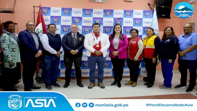 La Municipalidad Distrital de Asia realizó la reunión de trabajo de la “Instancia Distrital de Concertación para Prevenir, Sancionar y Erradicar la Violencia Contra las Mujeres y los Integrantes del Grupo Familiar”, en el auditorio del Palacio Municipal.
La reunión estuvo liderada por nuestro alcalde Isaias Alcántara Malasquez, quien estuvo acompañado del Gerente de Desarrollo e Inclusión Social, Roberto Mendoza Reyes y de la representante del Programa AURORA del Ministerio de la Mujer, Sandra Mundaca Fernández. 
Además participaron las principales autoridades y los directores de las diversas instituciones educativas del distrito, quienes se comprometieron a seguir trabajando articuladamente para lograr erradicar la violencia en el distrito de Asia.
#MunicipalidadDistritalDeAsia
#PorelDesarrollodeAsia
#IsaiasAlcantaraAlcaldedeAsia