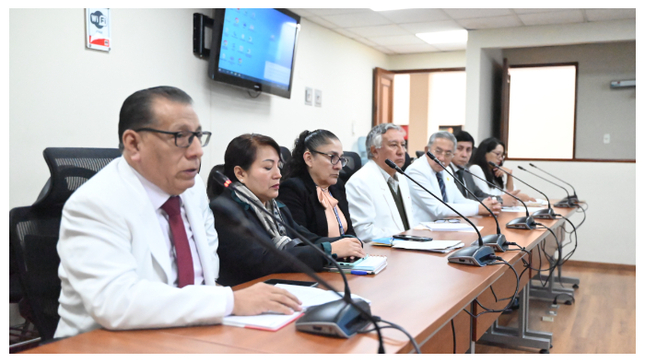 La mesa de trabajo se realizó en la Sala 6  “José Gabriel Túpac Amaru y Micaela Bastidas”, en el edificio Víctor Raúl Haya de la Torre, donde participaron el Viceministro de Prestaciones y Aseguramiento en Salud, Dr. Ciro Mestas Valero; el director general de la Dirección de Operaciones en Salud (DGOS) del Minsa, y otros funcionarios del sector.