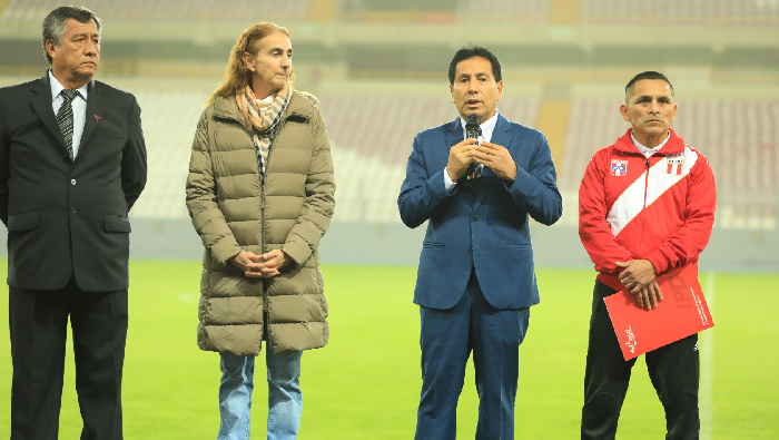 • Alrededor de 40 delegaciones desfilaron en la explanada del Estadio Nacional.