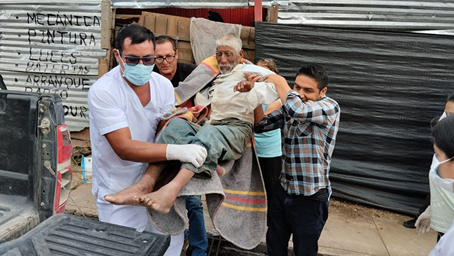 Municipalidad Provincial de Rodríguez de Mendoza Brinda Asistencia a Indigente en Estado de Emergencia.