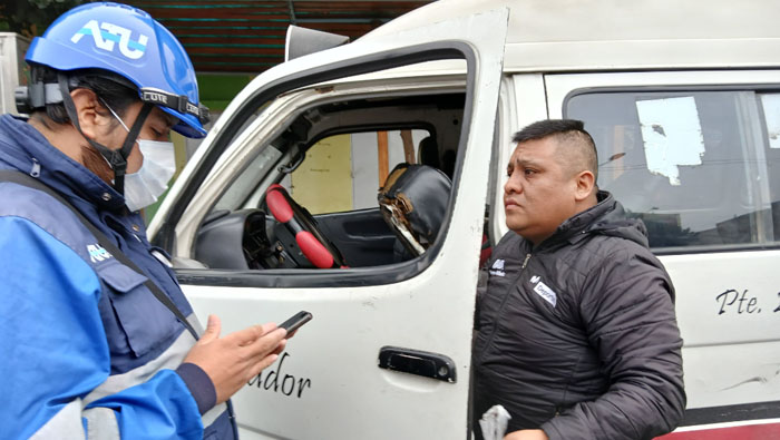 Malos choferes caen en operativo conjunto en Surquillo.