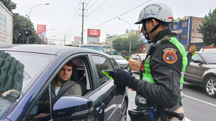 Malos choferes caen en operativo conjunto en Surquillo.