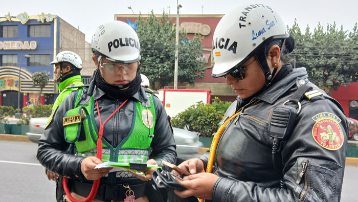 Malos choferes caen en operativo conjunto en Surquillo.