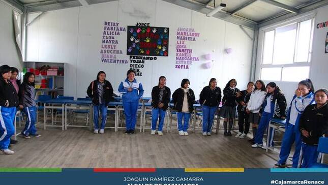 📌La Municipalidad Provincial de Cajamarca, a través de la coordinación de Renace Mujer y Familia, ha llevado a cabo un importante taller sobre Violencia de Género dirigido a los estudiantes de quinto de secundaria de la I.E. Hno. Miguel Carducci.
✅ Este taller no solo está destinado a los estudiantes, sino que también se extenderá a los docentes y padres de familia, quienes forman un trípode fundamental para el buen desarrollo integral del estudiante. Asimismo, continuaremos impartiendo estos talleres en diversas instituciones educativas de primaria y secundaria, incluyendo Santa Beatriz de Silva, La Florida, Zulema Arce y Hno. Miguel Carducci.