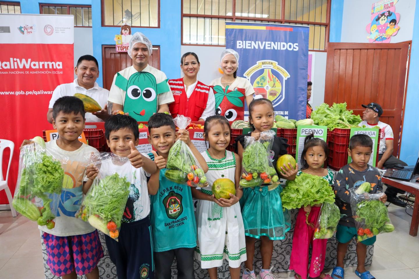 Entrega de alimentos frescos a 𝟴 instituciones educativas