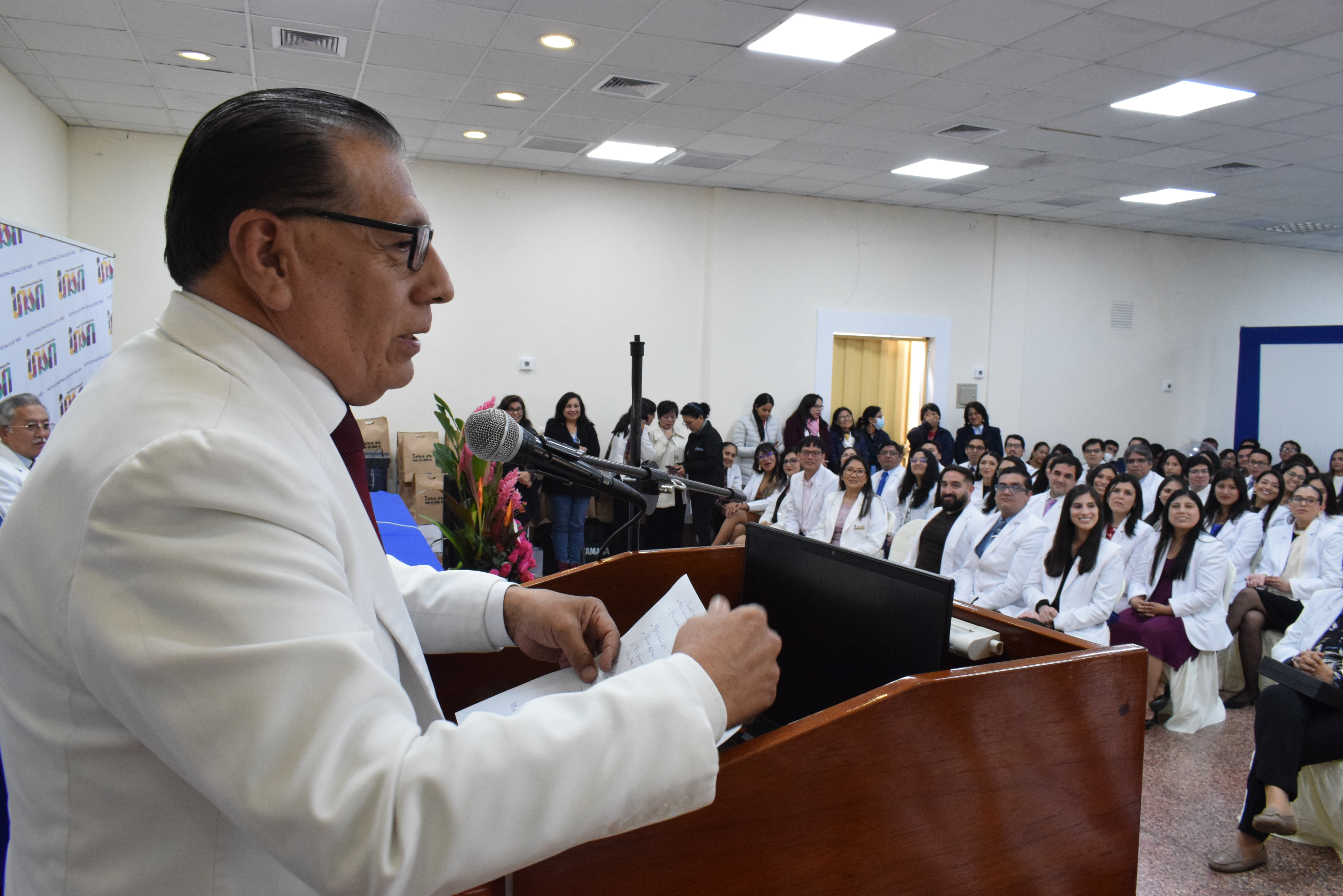 INSN realiza clausura de residentados médicos