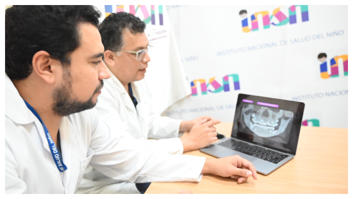 El Dr. Walter Lozano recomendó a los padres a observar a sus hijos especialmente en el cambio de las piezas dentales y ante alguna anomalía traerlos al Servicio Bucal y Maxilofacial del INSN.