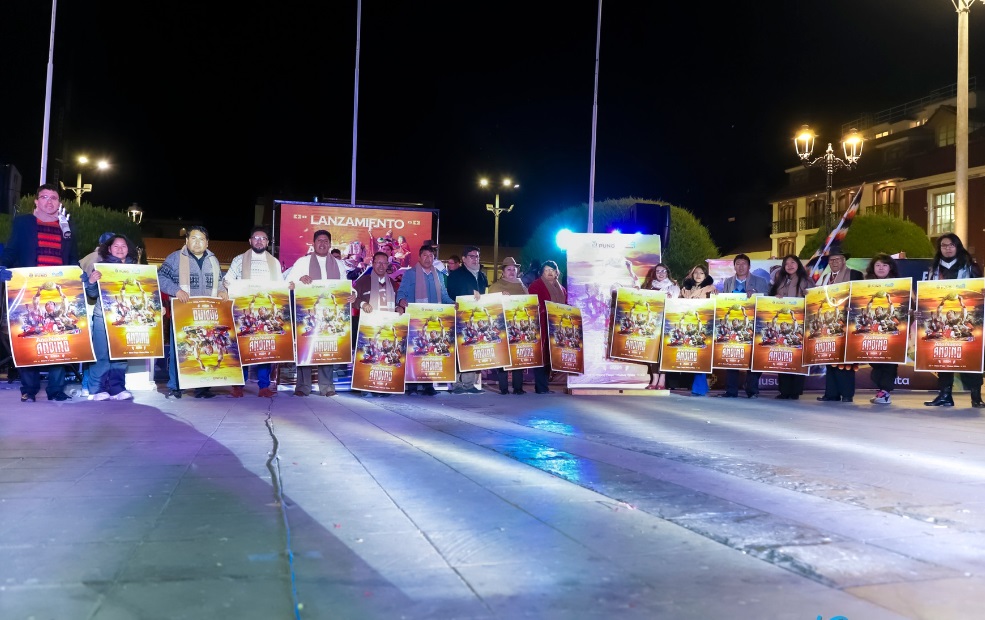 Con ancestral ceremonia se realizó el lanzamiento del año nuevo andino 2024 en la plaza mayor de Puno