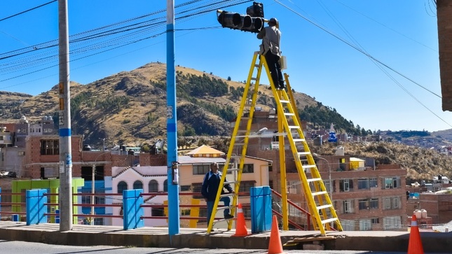 La Gerencia de Transporte y Seguridad Vial instaló nuevo semáforo en el barrio Mañazo