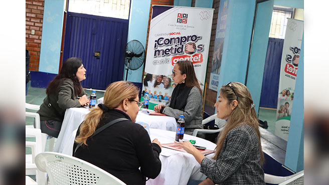 Juezas Fabiola Sotomayor Torres y Valentina Urbano Valencia dictaron charlas y dieron orientación a vecinos de La Perla