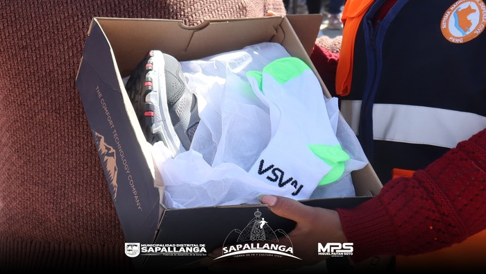 Entrega de kits de abrigo y prendas a niños, ancianos y personas con discapacidad