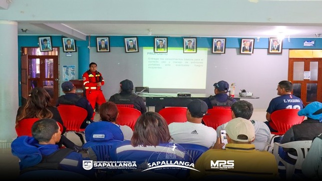 La compañía de Bomberos N°30 brindo capacitación de como actuar ante una Emergencia