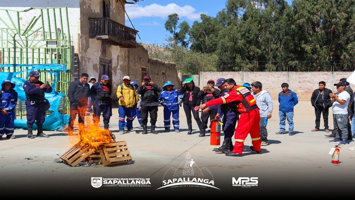 La compañía de Bomberos N°30 brindo capacitación de como actuar ante una Emergencia
