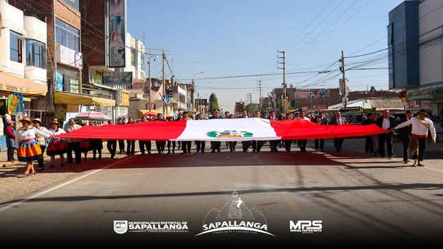 Se conmemoro El Día de la Bandera, con Misa, Paseo de Bandera, Izamiento y desfile de Escoltas