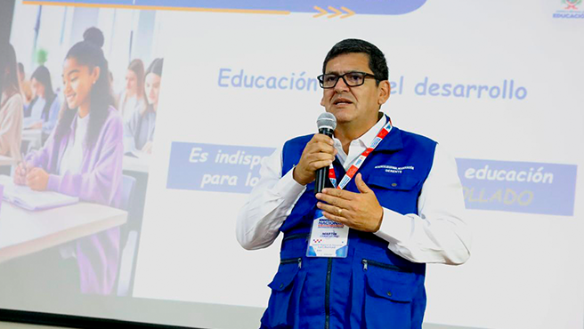 Martín Camacho: "Debemos estar en el campo para atender las necesidades de nuestros estudiantes y docentes".