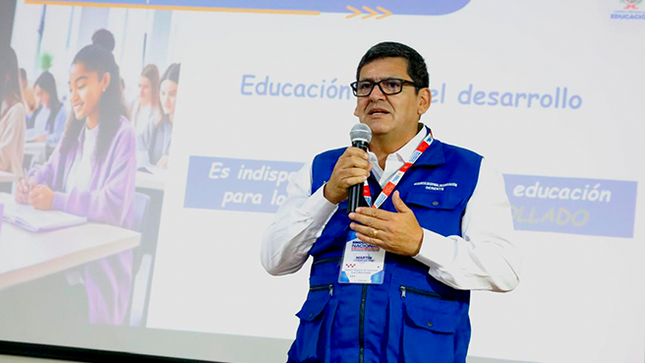 Martín Camacho: "Debemos estar en el campo para atender las necesidades de nuestros estudiantes y docentes".