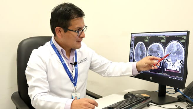 Minsa anuncia éxito en cirugía de tumor cerebral gigante realizada en el IREN Centro
