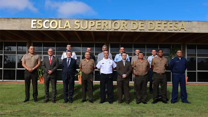 Delegación del Mindef y de la Escuela Superior Conjunta de las FF.AA. participaron en intercambio académico en Brasil