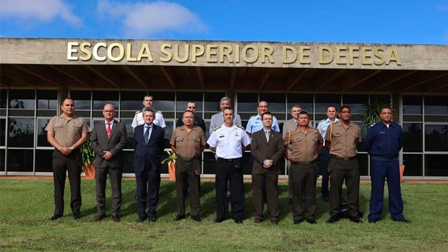 Delegación del Mindef y de la Escuela Superior Conjunta de las FF.AA. participaron en intercambio académico en Brasil