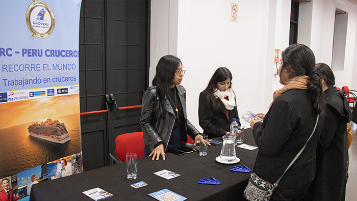 CENFOTUR brinda oportunidades a sus estudiantes y egresados en Feria Laboral