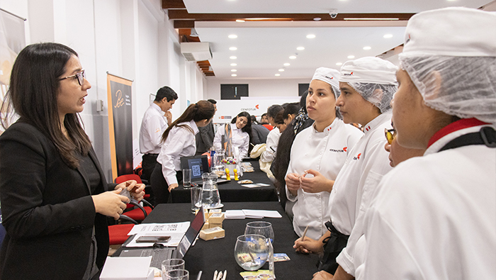 CENFOTUR brinda oportunidades a sus estudiantes y egresados en Feria Laboral