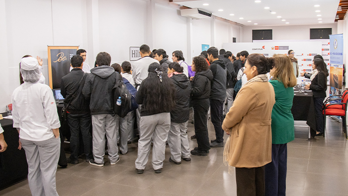 CENFOTUR brinda oportunidades a sus estudiantes y egresados en Feria Laboral