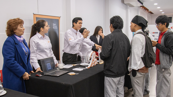 CENFOTUR brinda oportunidades a sus estudiantes y egresados en Feria Laboral