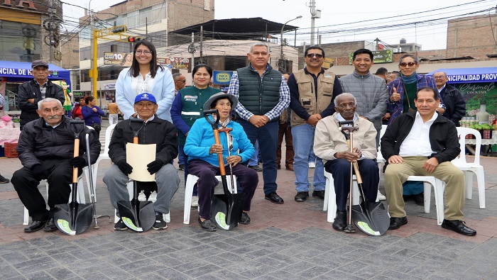 Reconocen a agricultores de la provincia en III Feria Agropecuaria " Mi Chacra Huaralina"