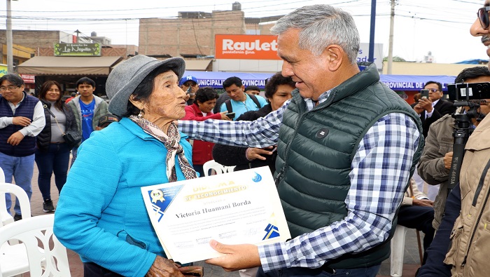 Reconocen a agricultores de la provincia en III Feria Agropecuaria " Mi Chacra Huaralina"