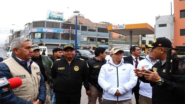 Alcalde Fernando Cárdenas lidera operativo "Amanecer Seguro" en la provincia 