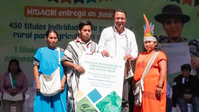 Con la entrega de más de 17 mil títulos de propiedad para productores agrarios, de todo el Perú, Gobierno celebra el día del campesino