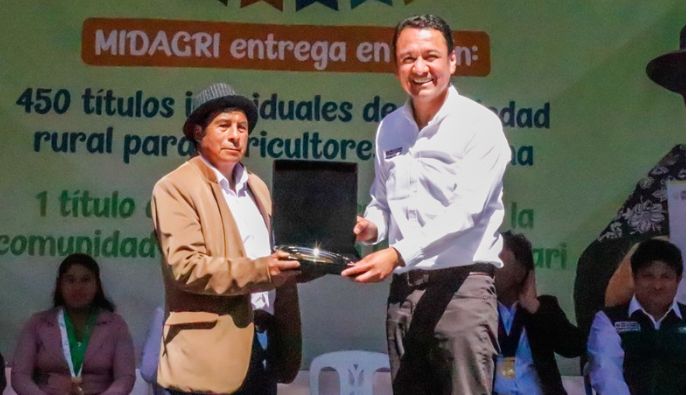 Con la entrega de más de 17 mil títulos de propiedad para productores agrarios, de todo el Perú, Gobierno celebra el día del campesino