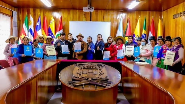 Municipalidad de Puno realiza reconocimiento a instituciones, colegios y organizaciones sociales por su contribución al Quqawi más extenso 