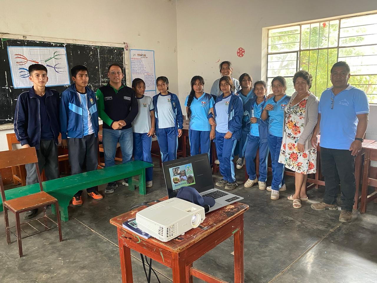 Escolares de El Faique aprenden como reforestar en actividad del GORE