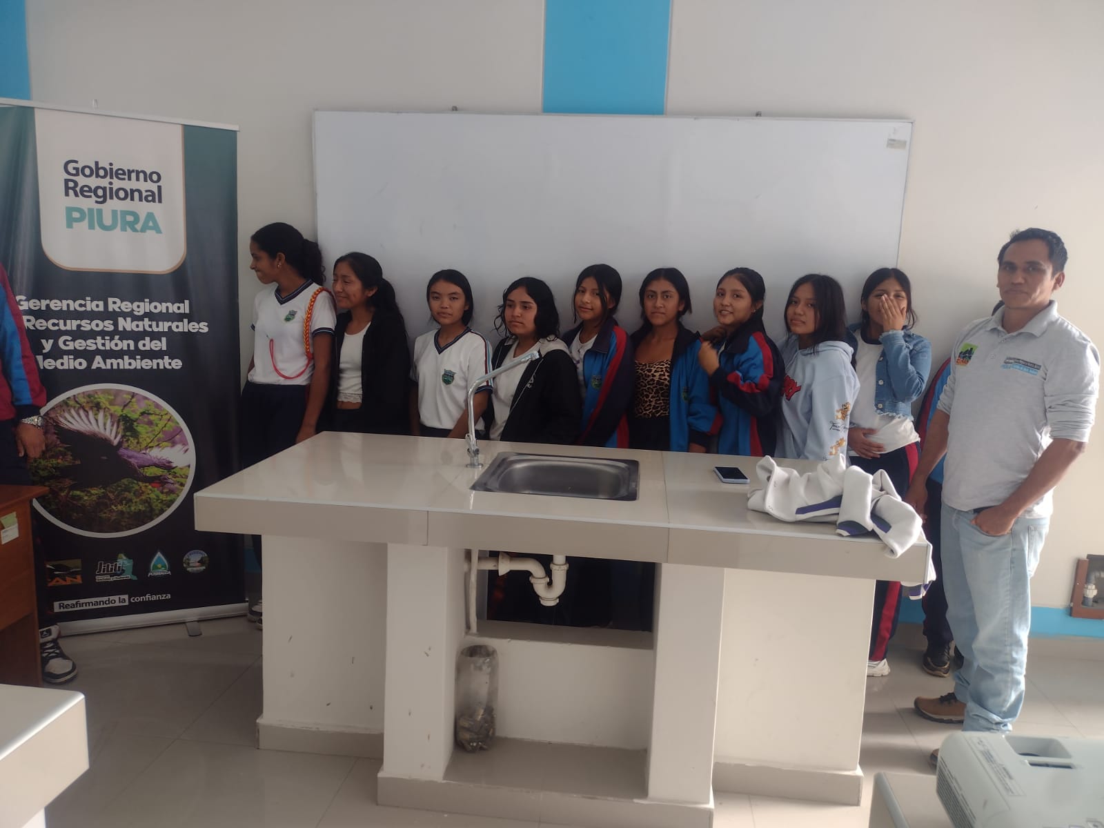 Escolares de El Faique aprenden como reforestar en actividad del GORE