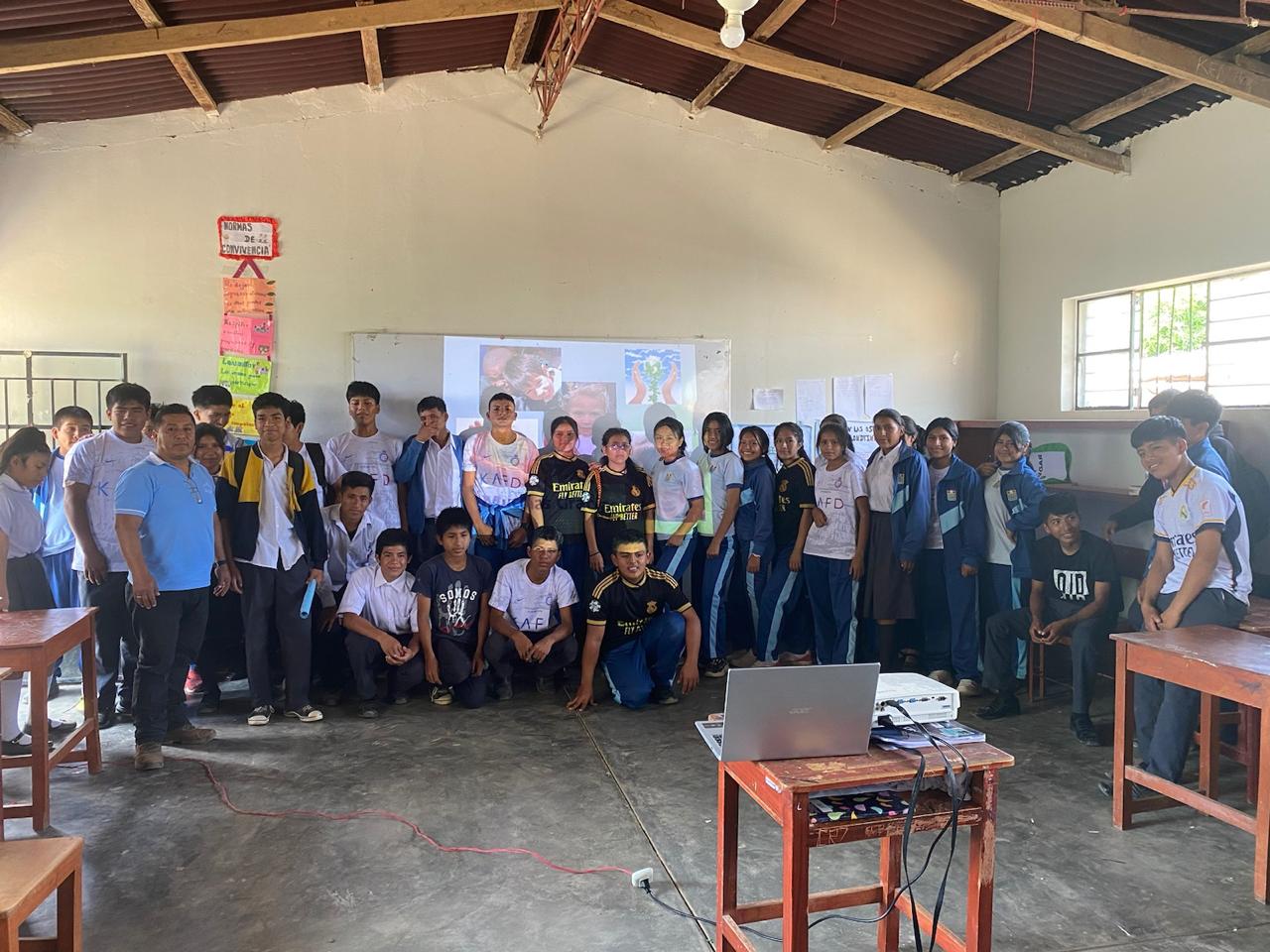 Escolares de El Faique aprenden como reforestar en actividad del GORE
