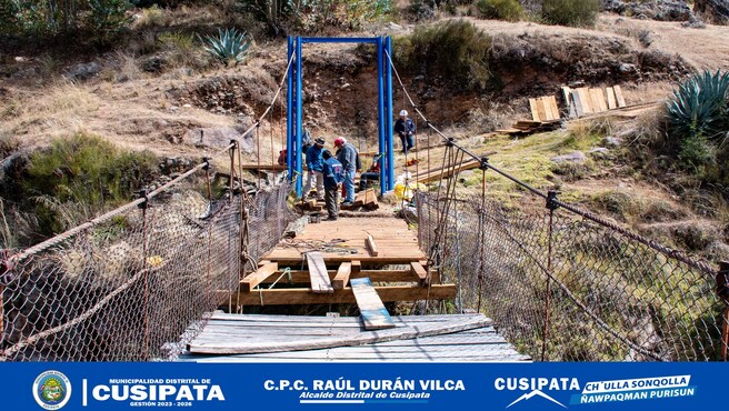 Se viene realizando trabajos de reparacion y mantenimiento del puente colgante de la comunidad paropujio