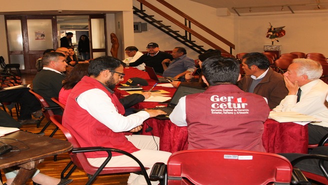 Se llevΓ³ a cabo una reuniΓ³n con la participaciΓ³n del Gerente Regional de Comercio Exterior, Turismo y ArtesanΓa del Gobierno Regional Cusco, el alcalde de Cusipata y Pitumarca.